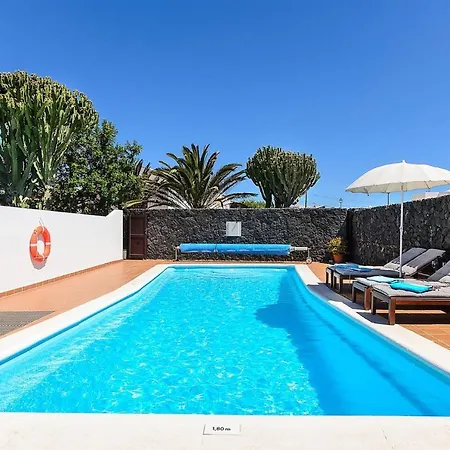 Peaceful With Heated Pool In ヴィラ